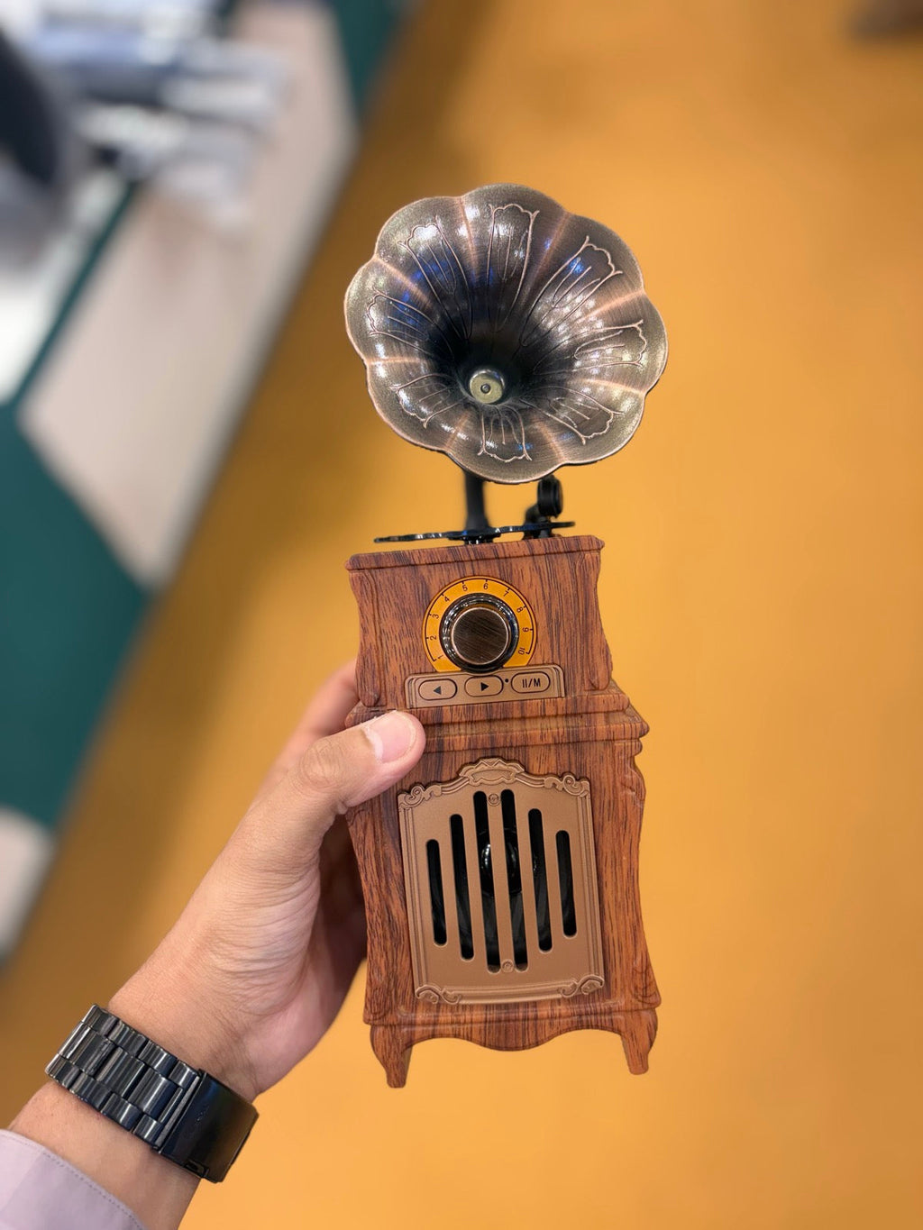 Vintage Gramophone Tower Bluetooth Speaker