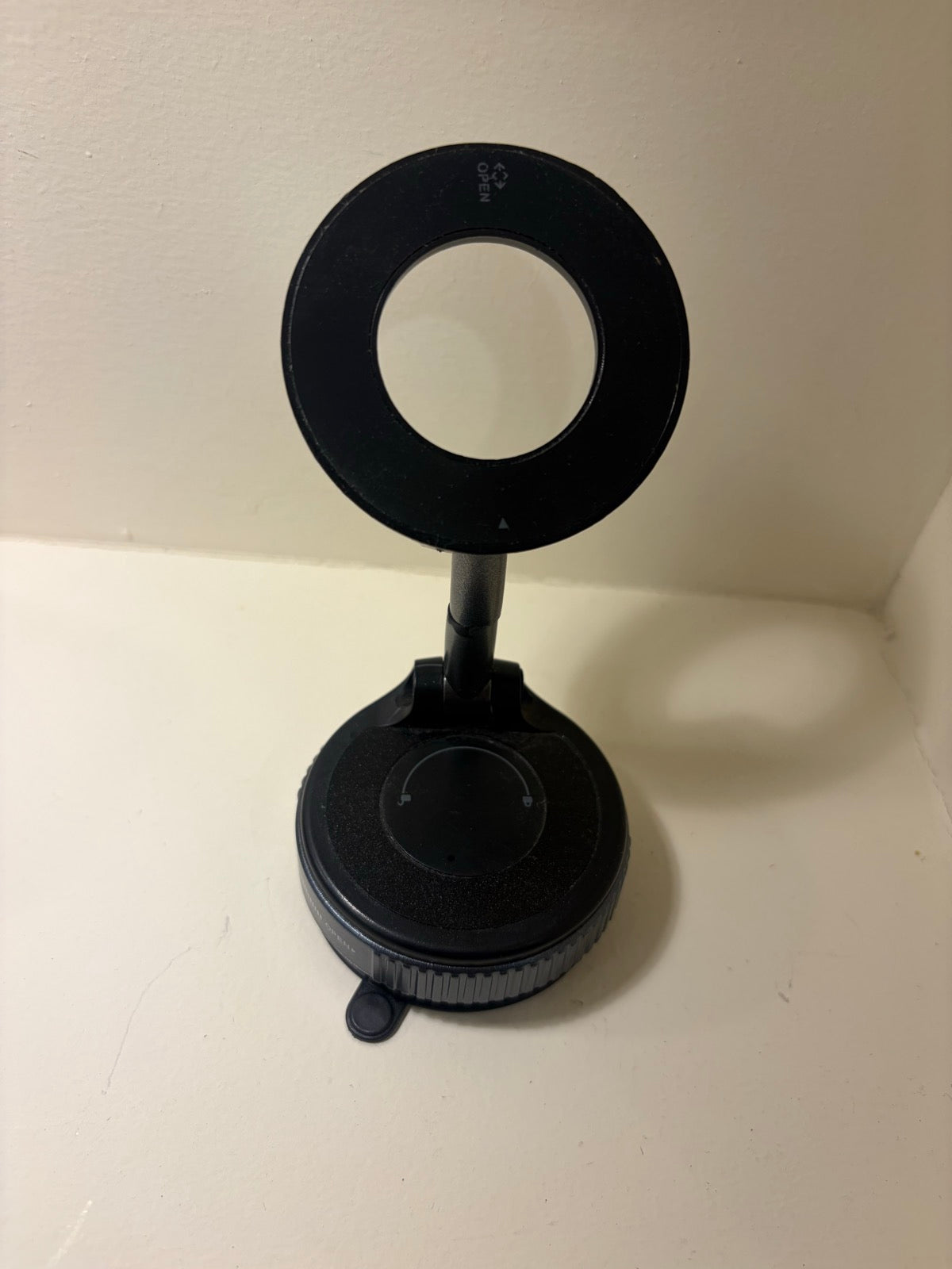 Magnetic 3-in-1 Wireless Charging Stand - real product photo IMG_9537