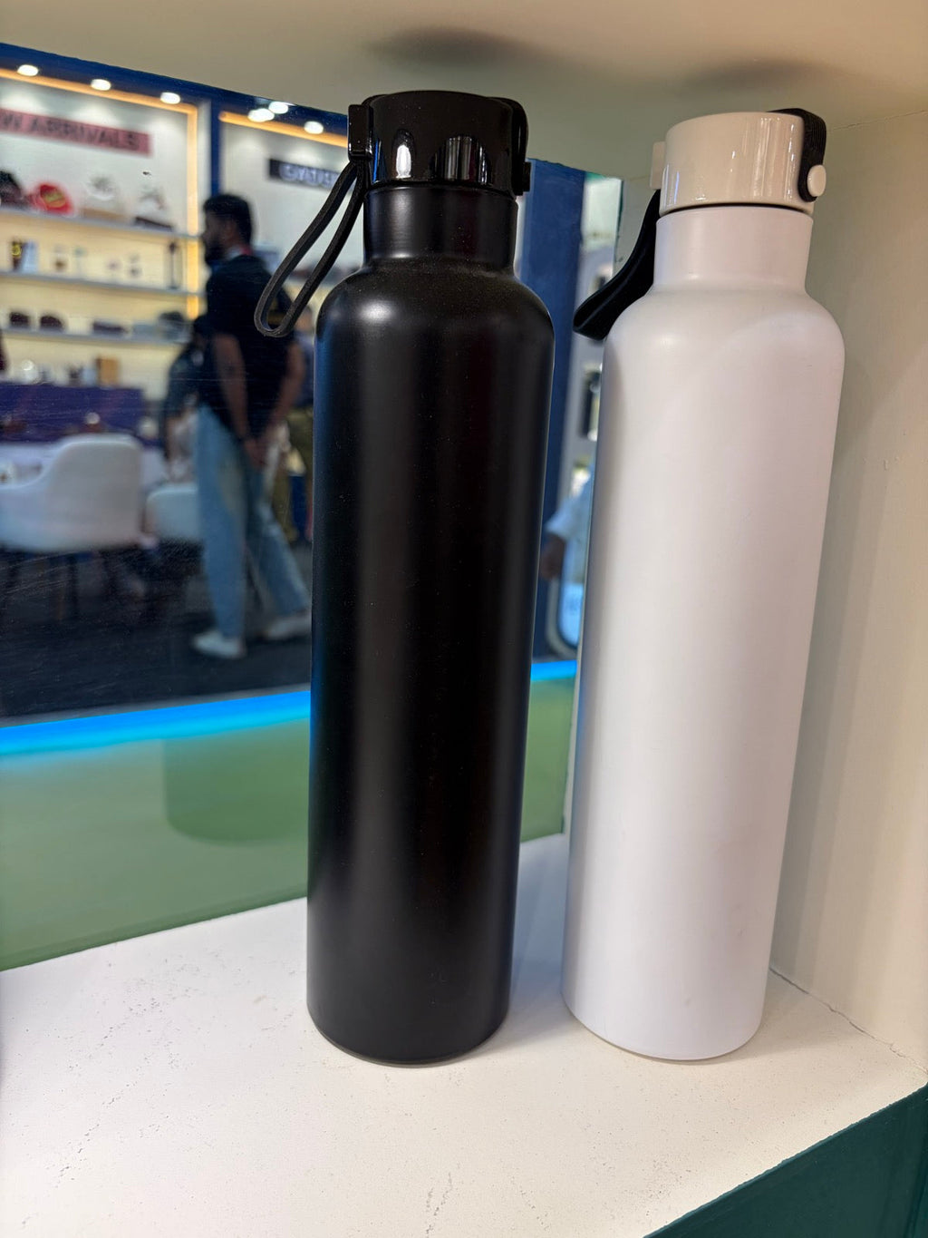 Tall Vacuum Bottle with Loop Handle Lid 750 ml – MGH 7009